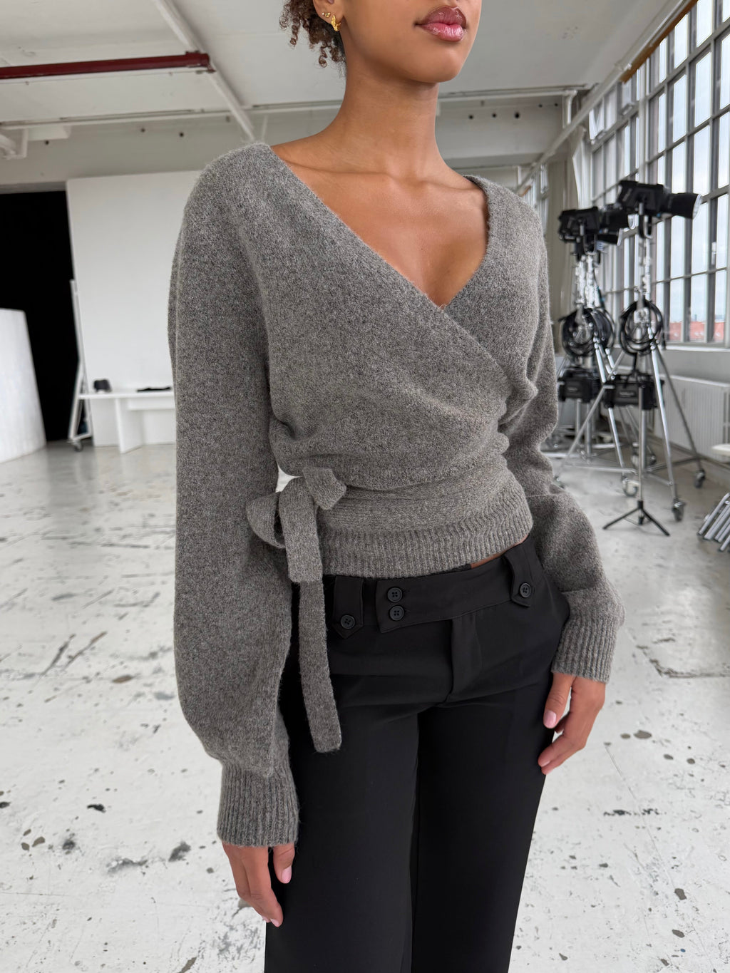 Wool blend wrap cardigan - lys grå/brun (forudbestilling)